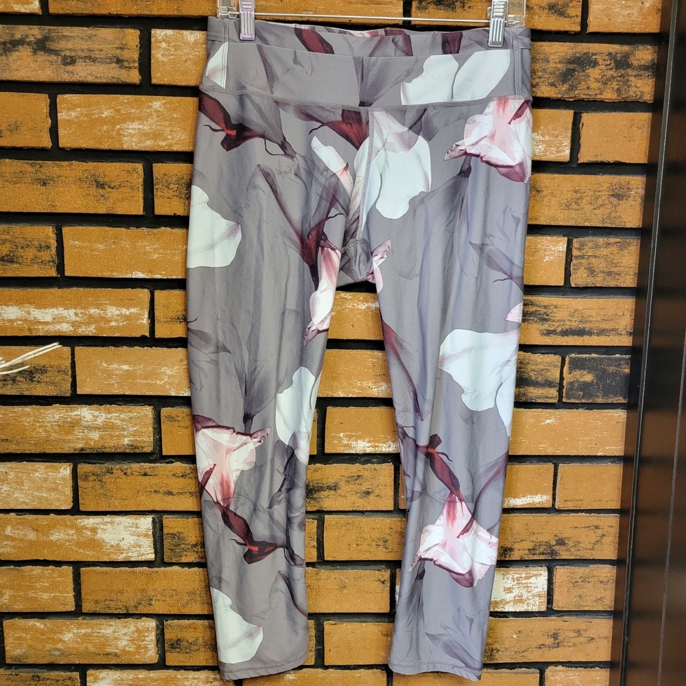 Fabletics Womens Small / Med Gia Powerlite Tight Capri Legging Gray Multi Floral